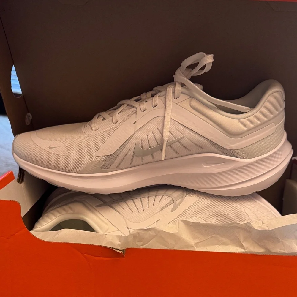 BNIB Men’s Nike White  Running Shoes - Picture 3 of 4